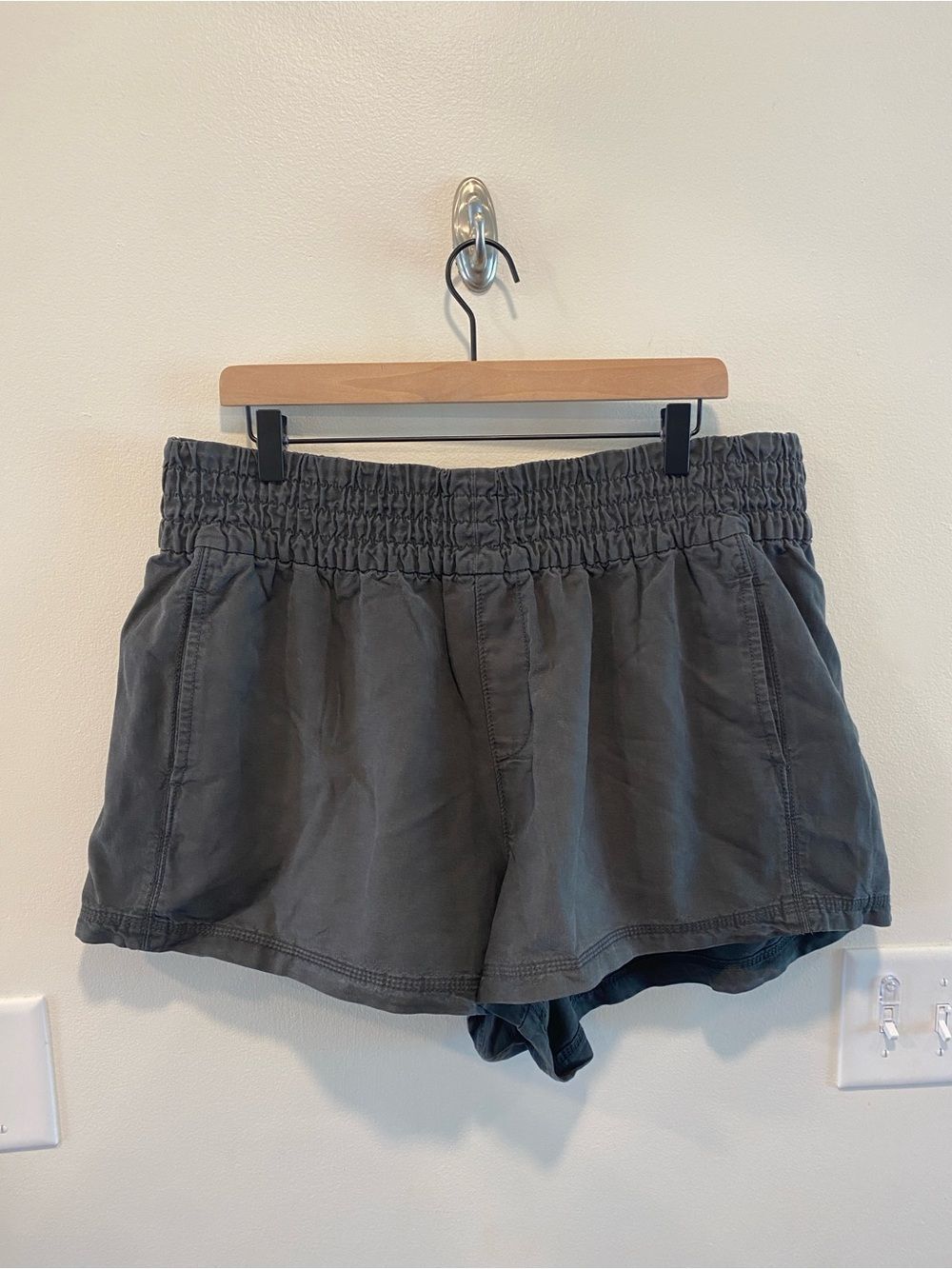 Aerie babewatch shirts women’s XL smocked pull on waistband NEW charcoal - Picture 2 of 9